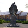 Pomnik Jana Pawła II na placu Wyższego Seminarium Duchownego w Radomiu.