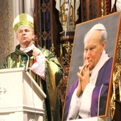 Bp Piotr Turzyński  w katedrze przewodniczył Eucharystii w Dniu Papieskim na zakończenie Tygodnia Kultury Chrześcijańskiej.