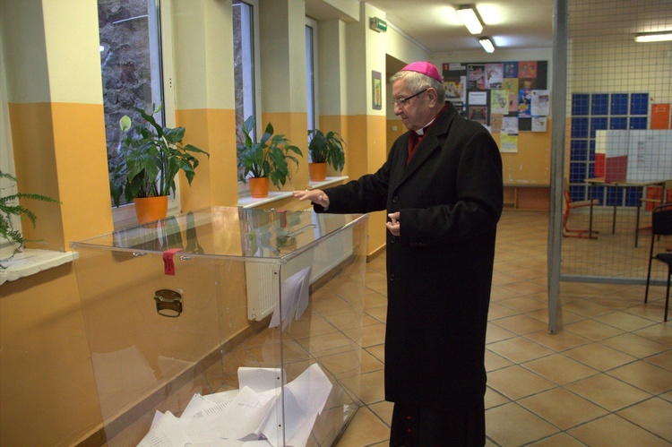 Metropolita gdański głosował w wyborach parlamentarnych 2019.