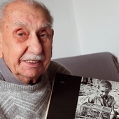 Zygmunt Aksienow, chłopiec z kanarkiem, ma już 89 lat.