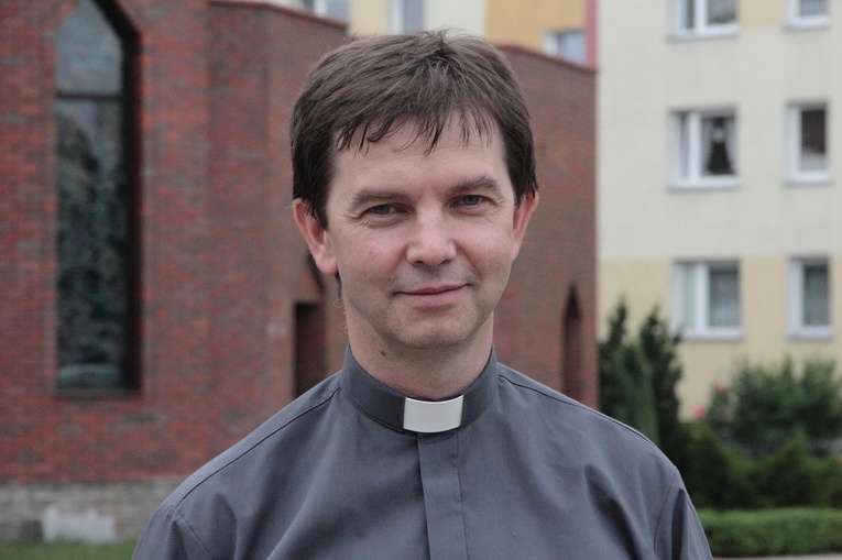 Do wspólnej modlitwy w intencji kapłanów zaprasza ks. Grzegorz Stolczyk.