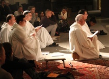 Transmisja modlitwy śpiewami z Taizé 