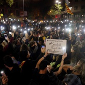 Policja rozpędziła nocną manifestację w Barcelonie