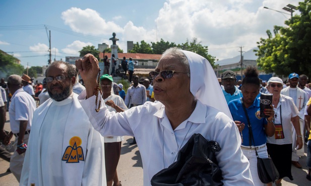 Bezprecedensowy marsz zakonników przeciw prezydentowi