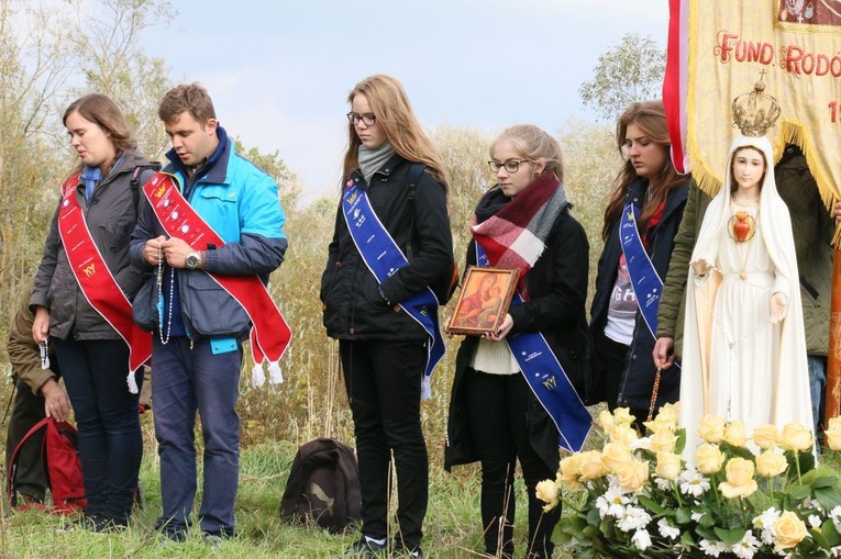 Różaniec jest modlitwą odmawianą przez wszystkie  pokolenia.