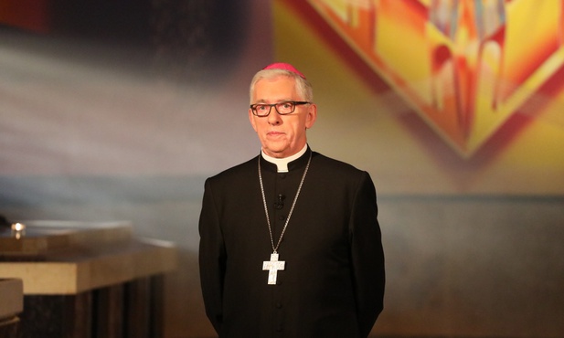 Arcybiskup katowicki wygłosi telewizyjne orędzie na Wszystkich Świętych
