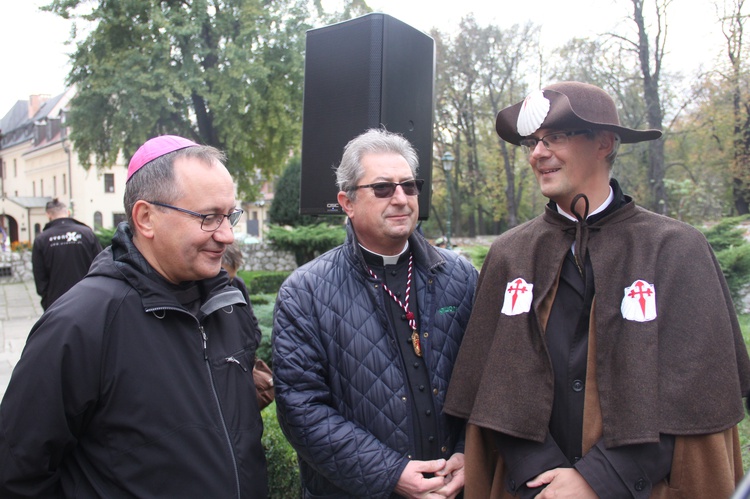 Odsłonięcie symbolu Drogi św. Jakuba w Krakowie