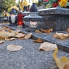 O której na cmentarz? Podajemy godziny nabożeństw 1 listopada we wszystkich miastach w diecezji