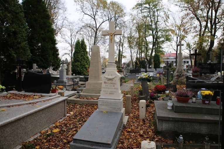 Odnowiono nagrobki na cmentarzu katedralnym w Sandomierzu