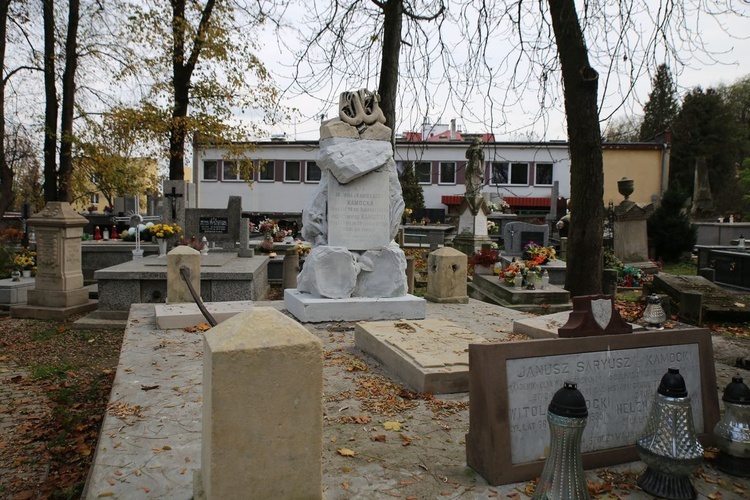 Odnowiono nagrobki na cmentarzu katedralnym w Sandomierzu