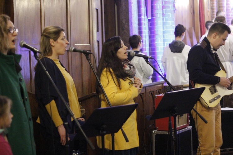 Zespół muzyczny zadbał o oprawę liturgii i koncert pełen pieśni chwały.