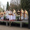 Nie rezygnujmy ze starania o świętość. Msza św. na cmentarzu w Koszalinie