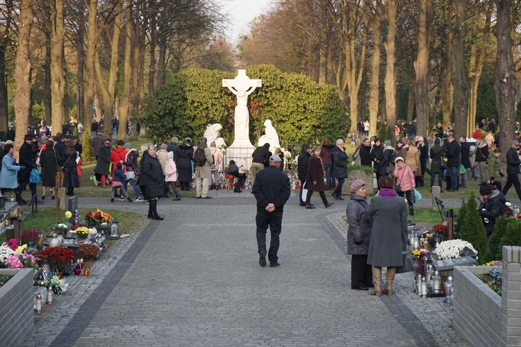 Wszystkich Świętych na cmentarzu Centralnym w Gliwicach