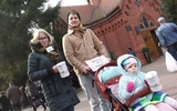 Zbiera czterystu, datki wrzucają tysiące. "Dar serca" dla hospicjum w Koszalinie