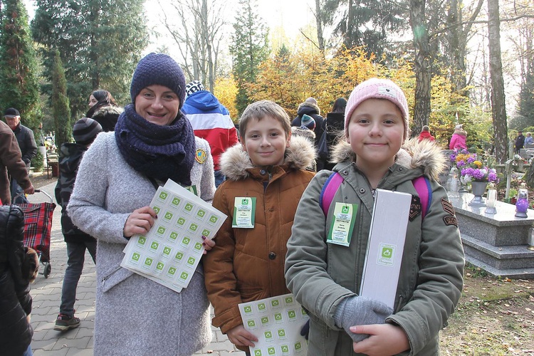 Zbiera czterystu, datki wrzucają tysiące. "Dar serca" dla hospicjum w Koszalinie