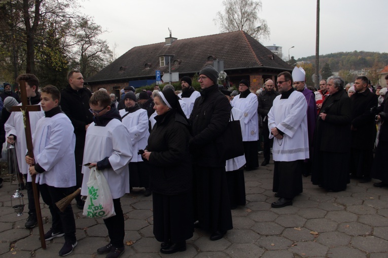 Dzień Wszystkich Świętych na gdańskim cmentarzu Srebrzysko