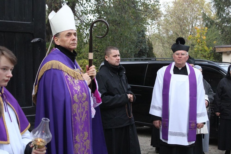 Msza św. i procesja na świdnickim cmentarzu