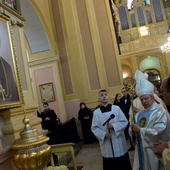 Każdego roku, z racji rocznicy śmierci, sprawowana jest w Jedlińsku Msza św. w intencji wyniesienia na ołtarze sł. Bożego bp. Piotra Gołębiowskiego.