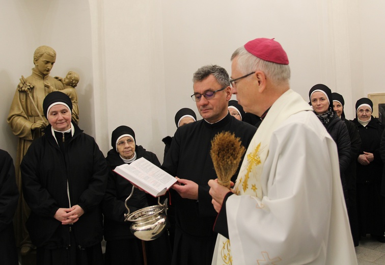 U trzebnickich boromeuszek w dzień św. Karola Boromeusza. Poświęcenie odnowionej części klasztoru