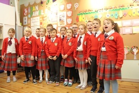 Katolickie szkoły Pomorza zaśpiewały hymn narodowy