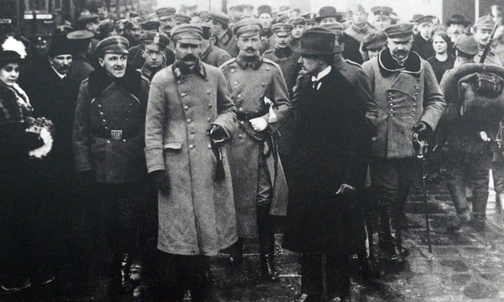 Józef Piłsudski po przyjeździe  do Warszawy 10 listopada 1918