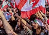 Setki tysięcy Libańczyków protestują przeciwko korupcji na szczytach władzy.