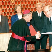 Podpisanie konkordatu między Stolicą Apostolską a Rzeczpospolitą Polską w 1993 roku.