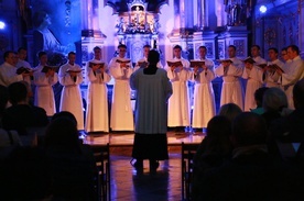 Gregoriańki śpiew był jednym z rodzajów muzyki podczas pierwszego wieczoru.