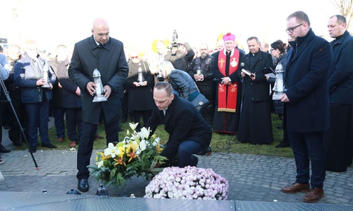 Zabawa. To jest też hamulec