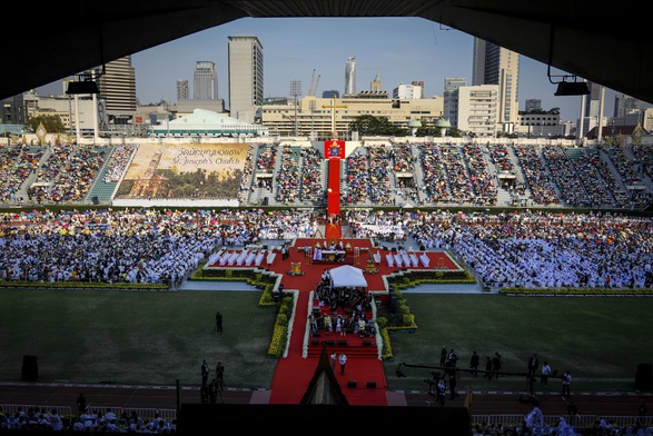 Dziesiątki tysięcy ludzi na papieskiej Mszy w Bangkoku