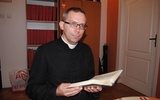 Sandomierz. Ks. dr Paweł Lasek zachęca do częstego sięgania po Pismo Święte.