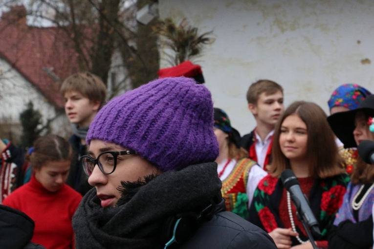 Osadzanie chochoła przed Rydlówką 2019