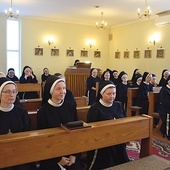 Siostra Katarzyna Victoria Kwiatkowska (w środku) pokieruje zakonem rewerzanek sandomierskich.