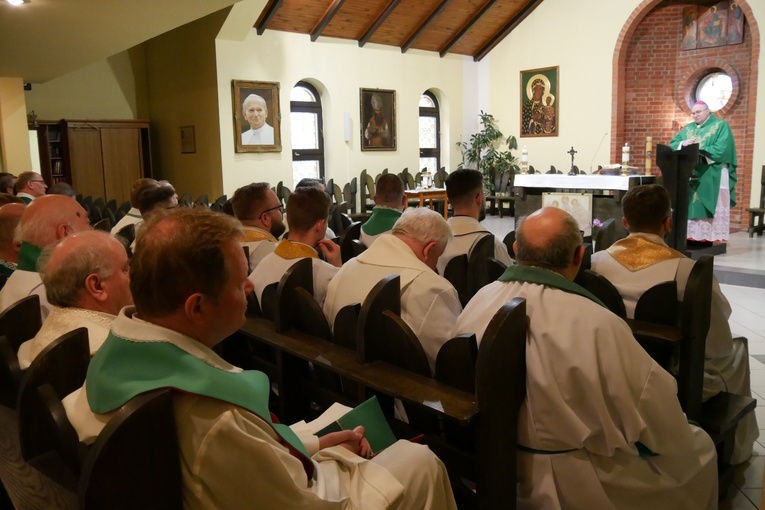 Rekolekcje odbywają się w Domu Rekolekcyjnym Archidiecezji Gdańskiej w Straszynie.