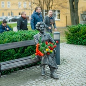 Koszęcin. Ławeczka Elwiry Kamińskiej