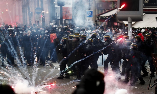 Francja: Drugi dzień chaosu w transporcie z powodu strajku generalnego