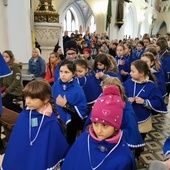 W błękitnych pelerynkach - stroju DSM.