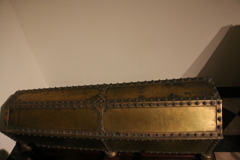 Odrestaurowane sarkofagi króla Władysława IV i królowej Cecylii Renaty