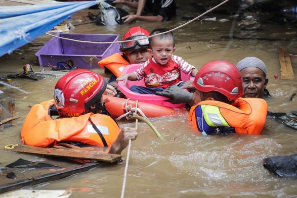 Indonezja pod wodą, Kościół spieszy z pomocą
