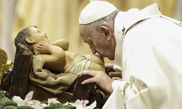 Papież oddaje cześć Jezusowi