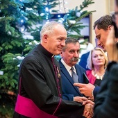 ▲	Rawski dziekan został odznaczony brązowym medalem Gloria Artis.