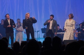 Wsparciem w tej muzycznej wędrówce TGD byli zaproszeni goście:  Krzysztof Iwaneczko, Katarzyna Cerekwicka, Marcin Sójka i Ania Karwan.