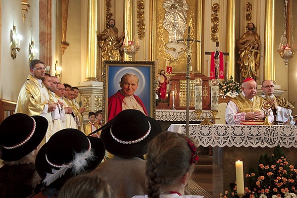 Rodzinne miasto papieża rozpoczęło świętowanie już w ubiegłym roku. Mszę św. z okazji jego 99. urodzin odprawił w tamtejszej bazylice krakowski metropolita senior.