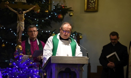 O. Józef Polak SJ wprowadza w nabożeństwo ekumeniczne.