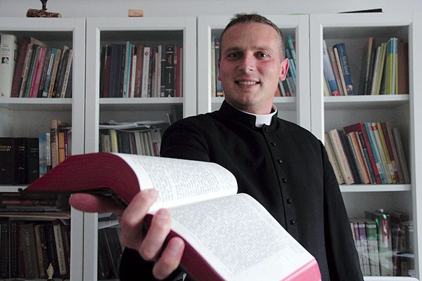 Kapłan jest twórcą i założycielem Szkoły Biblijnej Archidiecezji Gdańskiej.