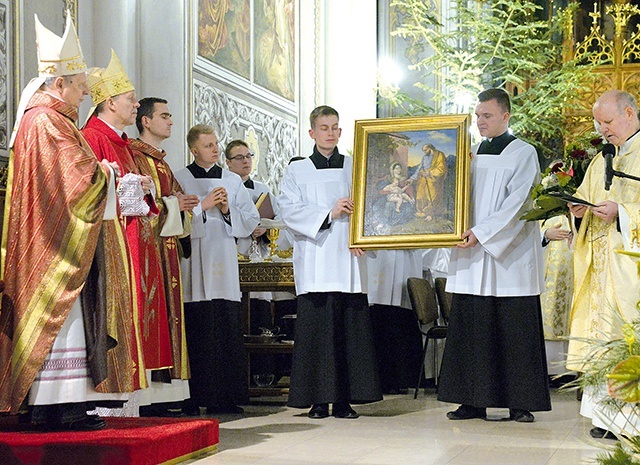 W Roku Rodziny bp Henryk Tomasik otrzymał obraz przedstawiający Pana Jezusa, Matkę Bożą i św. Józefa,  XIX-wieczne dzieło Ludwika von Passauera.