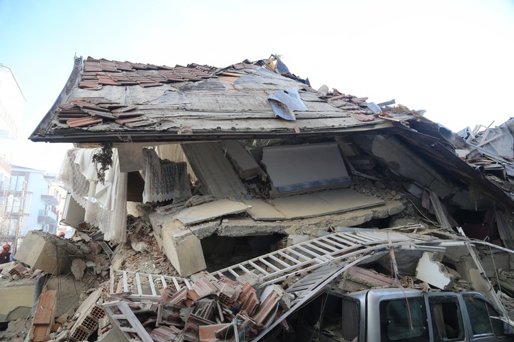 Turcja: Krwawy owoc trzęsienia ziemi