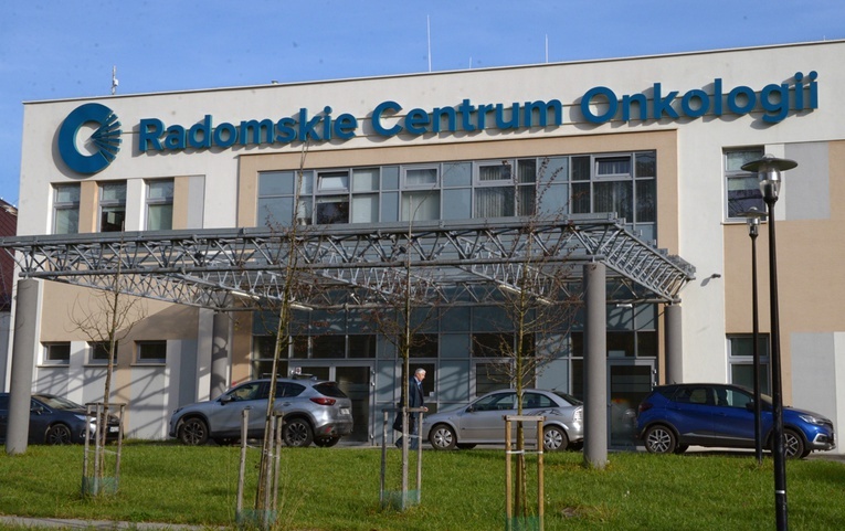 Radomskie Centrum Onkologii znajduje się przy ul. Uniwersyteckiej 6 (os. Wacyn).