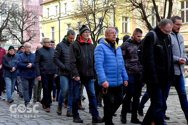 Lutowy męski różaniec