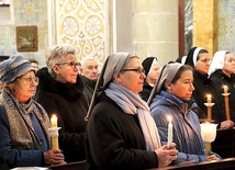 W diecezji płockiej posługuje 19 zgromadzeń zakonnych.